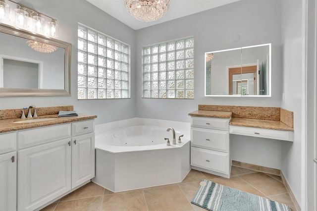 40 Country Lake Circle, Boynton Beach, FL 33436