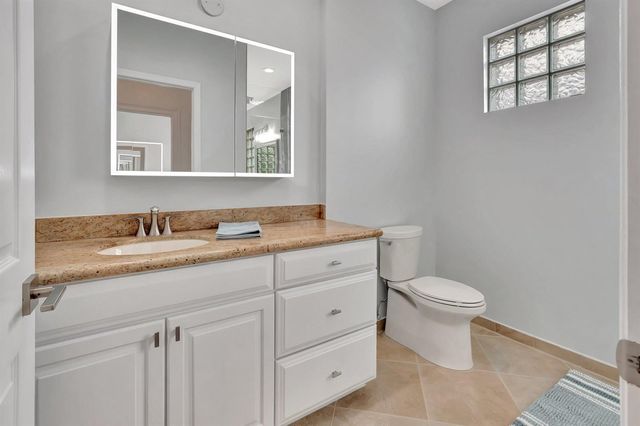 40 Country Lake Circle, Boynton Beach, FL 33436