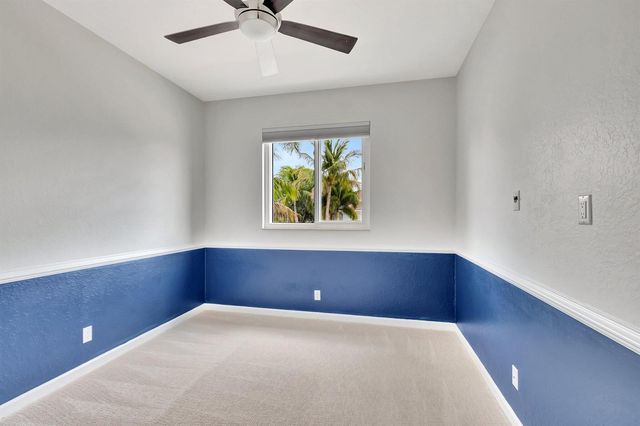 40 Country Lake Circle, Boynton Beach, FL 33436