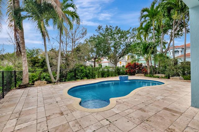 40 Country Lake Circle, Boynton Beach, FL 33436