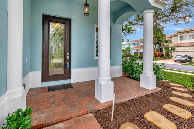 40 Country Lake Circle, Boynton Beach, FL 33436