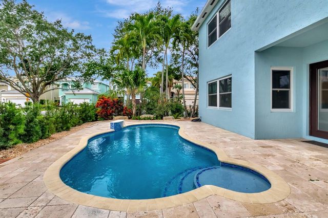 40 Country Lake Circle, Boynton Beach, FL 33436