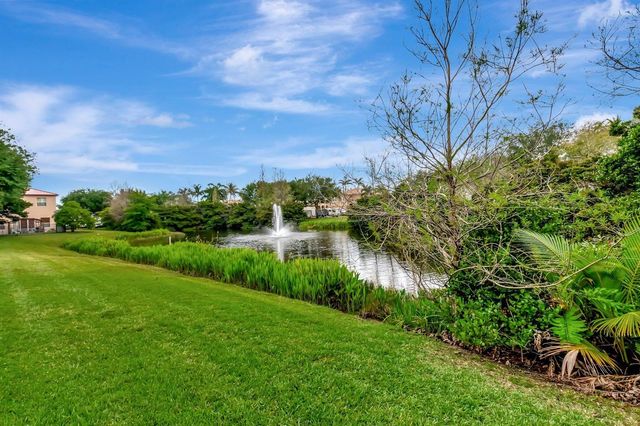 40 Country Lake Circle, Boynton Beach, FL 33436