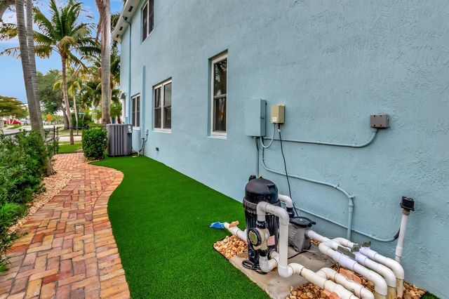 40 Country Lake Circle, Boynton Beach, FL 33436
