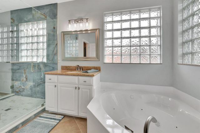 40 Country Lake Circle, Boynton Beach, FL 33436