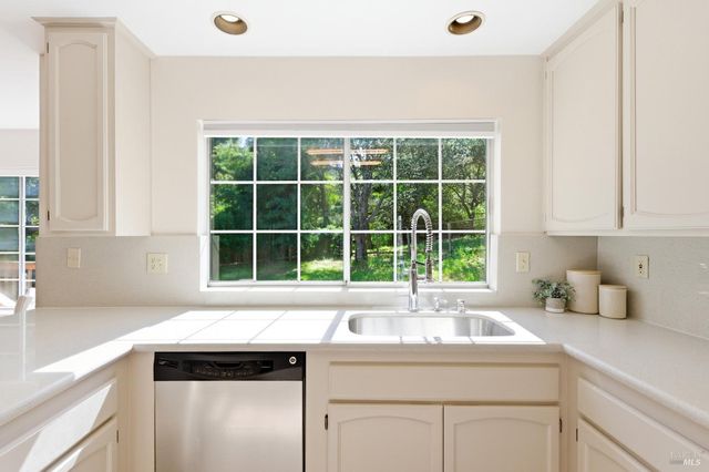 121 Main Dr, San Rafael, CA 94901