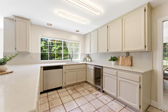 121 Main Dr, San Rafael, CA 94901