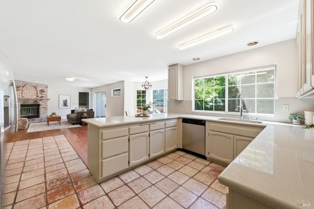 121 Main Dr, San Rafael, CA 94901