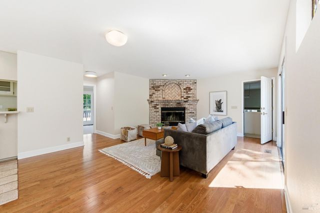 121 Main Dr, San Rafael, CA 94901