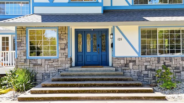 121 Main Dr, San Rafael, CA 94901