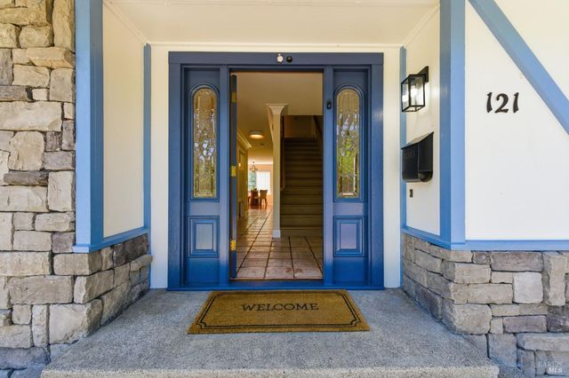 121 Main Dr, San Rafael, CA 94901