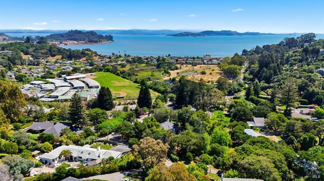 121 Main Dr, San Rafael, CA 94901