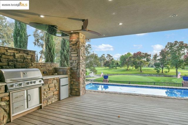 5580 Edgeview Dr, Discovery Bay, CA 94505