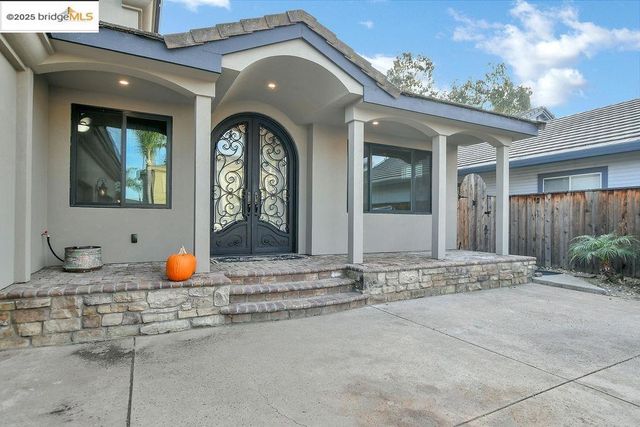 5580 Edgeview Dr, Discovery Bay, CA 94505