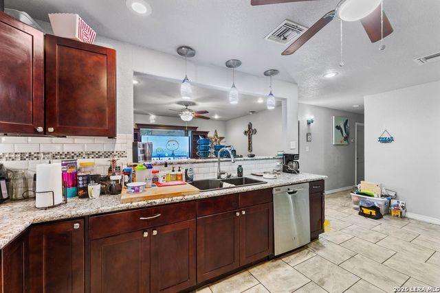 145 Lost Forest St, Live Oak, TX 78233