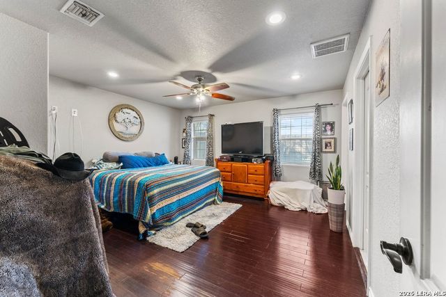 145 Lost Forest St, Live Oak, TX 78233