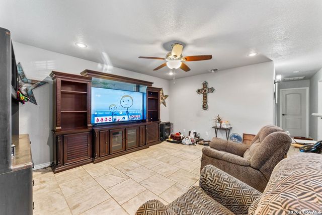 145 Lost Forest St, Live Oak, TX 78233