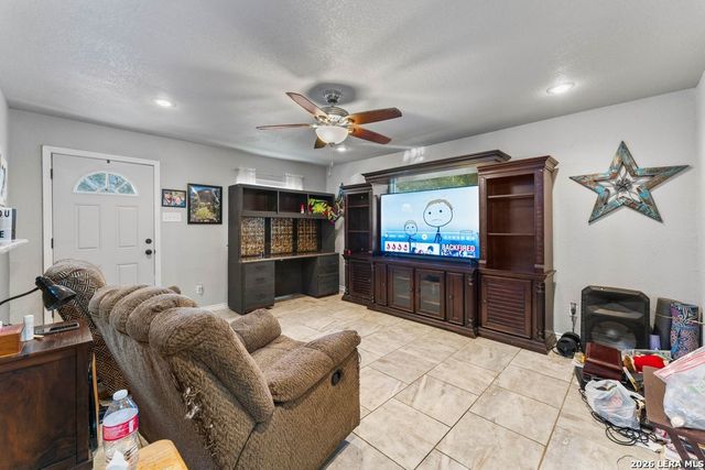 145 Lost Forest St, Live Oak, TX 78233