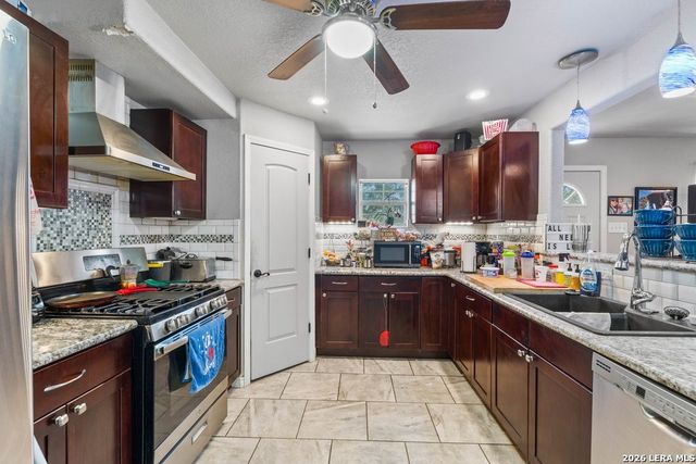 145 Lost Forest St, Live Oak, TX 78233