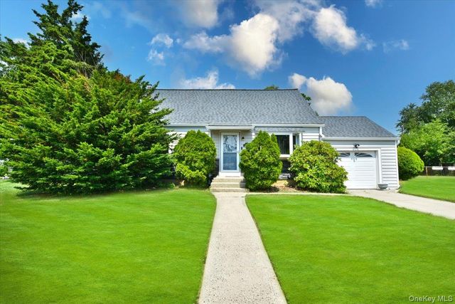 2 Ford Drive W, Massapequa, NY 11758