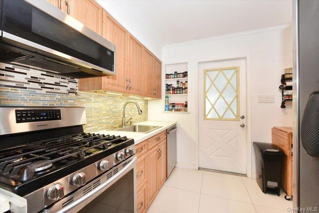2 Ford Drive W, Massapequa, NY 11758