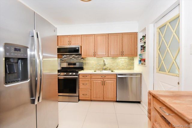 2 Ford Drive W, Massapequa, NY 11758