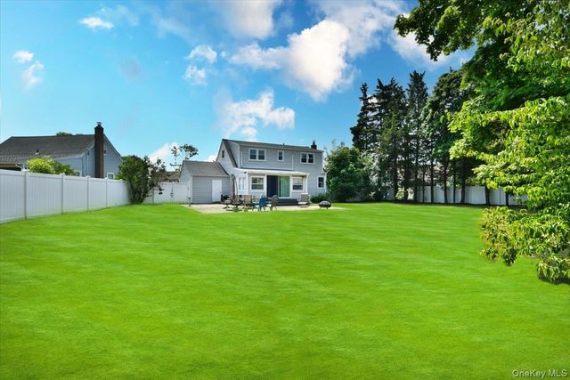 2 Ford Drive W, Massapequa, NY 11758