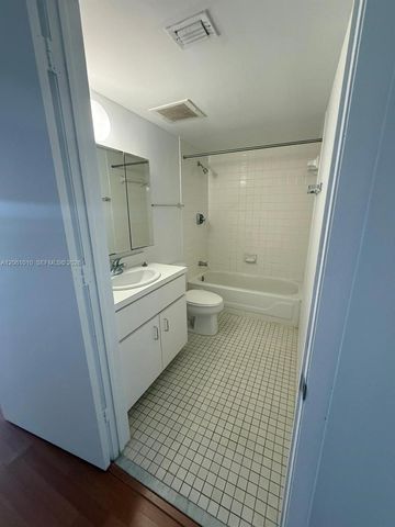 5737 SW 72nd St 5737, South Miami, FL 33143