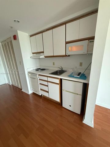 5737 SW 72nd St 5737, South Miami, FL 33143