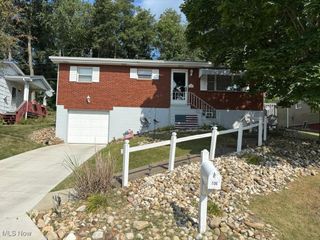 106 Dana Lynn Dr, Wintersville, OH 43953