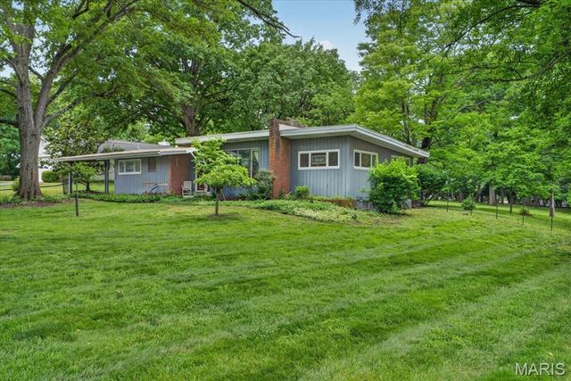 33 Topping Lane, Des Peres, MO 63131