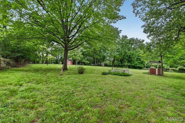 33 Topping Lane, Des Peres, MO 63131