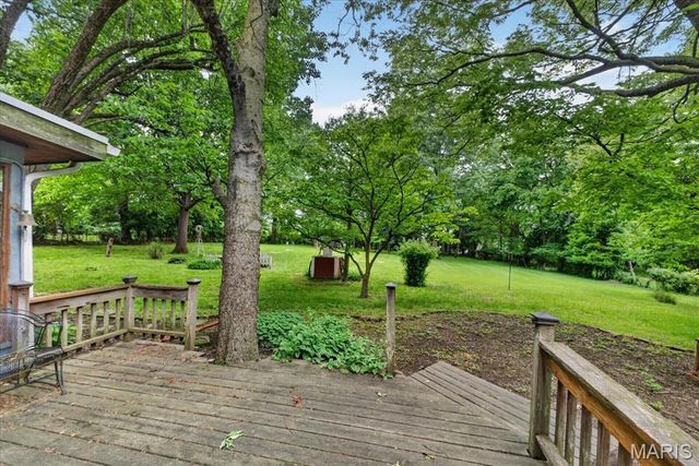 33 Topping Lane, Des Peres, MO 63131