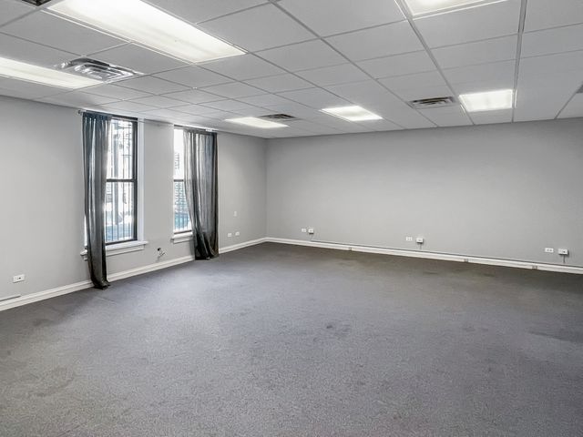 105 N Oak Park Avenue 1C, Oak Park, IL 60301