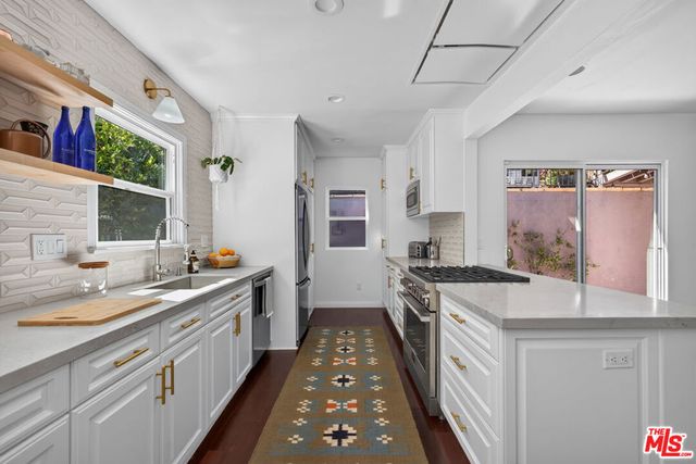 3831 Broadlawn Drive, Los Angeles, CA 90068