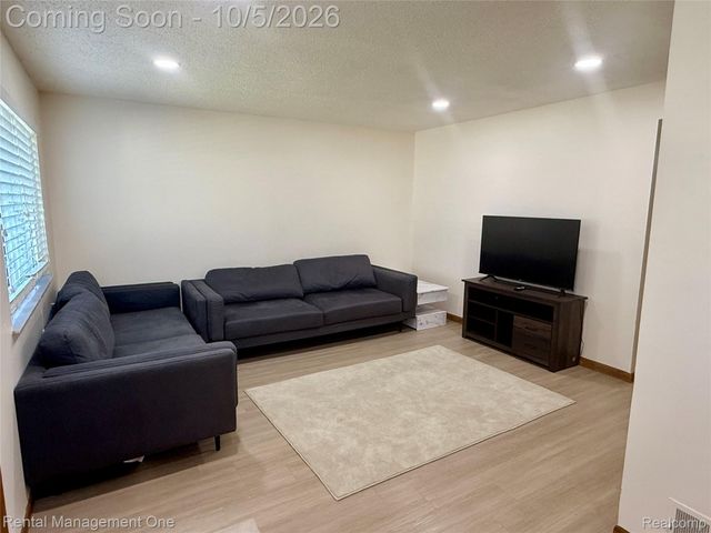 19114 Minnesota Street, Roseville, MI 48066