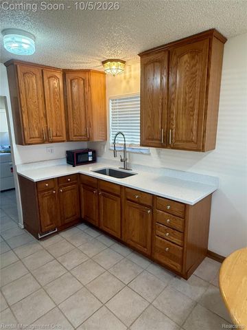 19114 Minnesota Street, Roseville, MI 48066