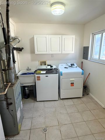 19114 Minnesota Street, Roseville, MI 48066