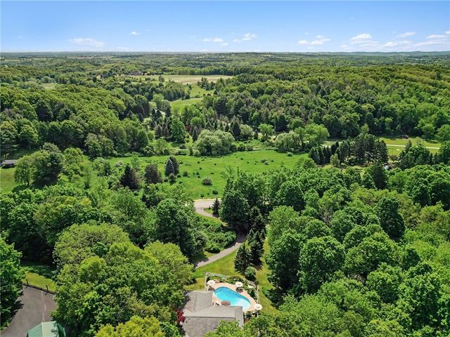 1722 Strong Road, Victor, NY 14564