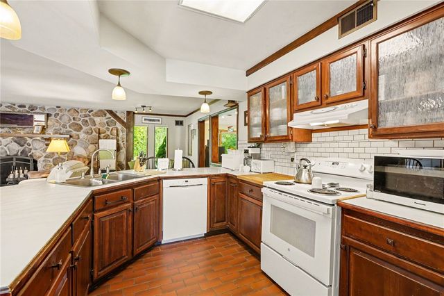 1722 Strong Road, Victor, NY 14564