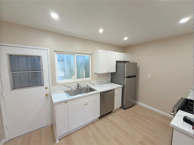 936 W Foothill Boulevard 06, Azusa, CA 91702