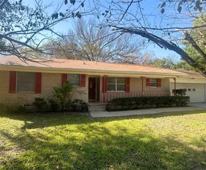 2609 Washington Street, Commerce, TX 75428