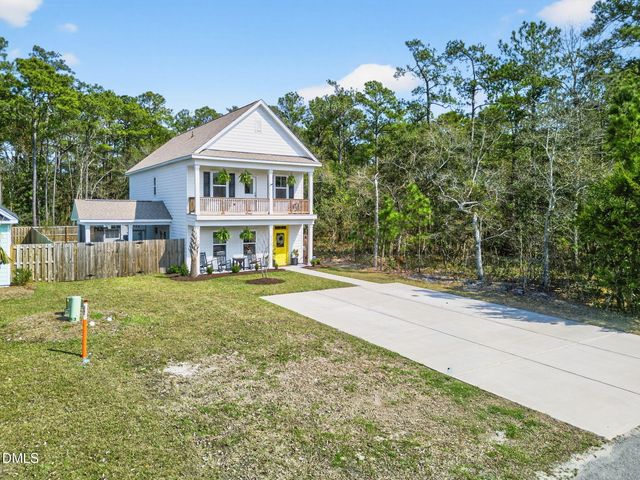 1212 N Caswell Avenue, Southport, NC 28461