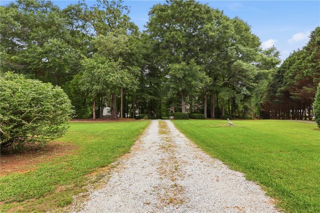 205 Mill Creek Circle, Martin, GA 30557