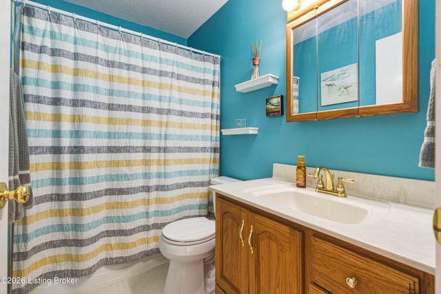 7100 Feyhurst Dr, Louisville, KY 40258