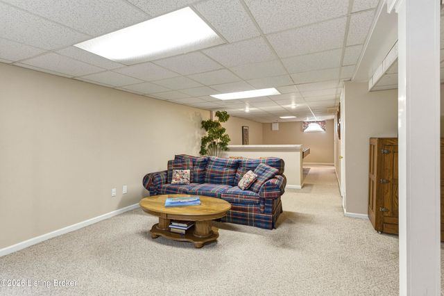 7100 Feyhurst Dr, Louisville, KY 40258