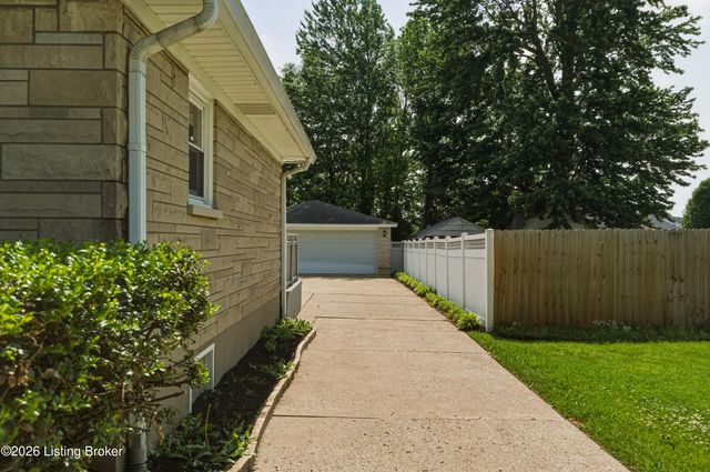 7100 Feyhurst Dr, Louisville, KY 40258