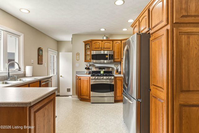 7100 Feyhurst Dr, Louisville, KY 40258