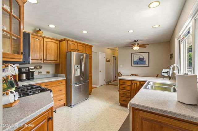7100 Feyhurst Dr, Louisville, KY 40258