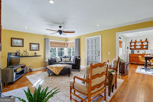 221 Valley Street, Clayton, GA 30525